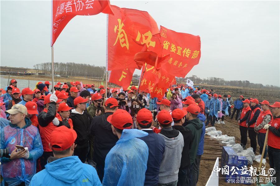 爱游戏(中国)圆满完成“保护青山绿水_共建大美龙江”千人公益植树志愿服务工作